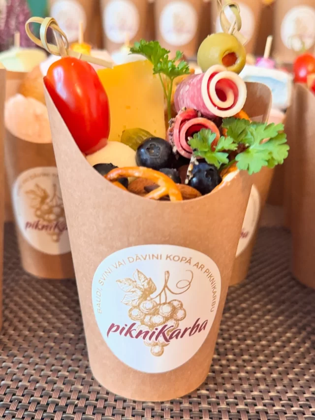 Katram savu pikniKarbu🤩

Vienas porcijas pikniKarba - lieliski piemērota kolektīva saliedēšanās pasākumam, dzimšanas dienas svinībām, semināram, ballītei vai kādam citam jaukam pasākumam☀️
Piedāvājam gan sāļo, gan saldo pikniKarbu (min pasūtījums 10gb)

Pasūtīt iespējams zvanot ☎️ 26336225 

www.piknikarba.lv 

#piknikarba #uzkoda #vienasporcijas #saliedēšanaspasākums #seminārs #ballīte #pasūtīt #piegāde