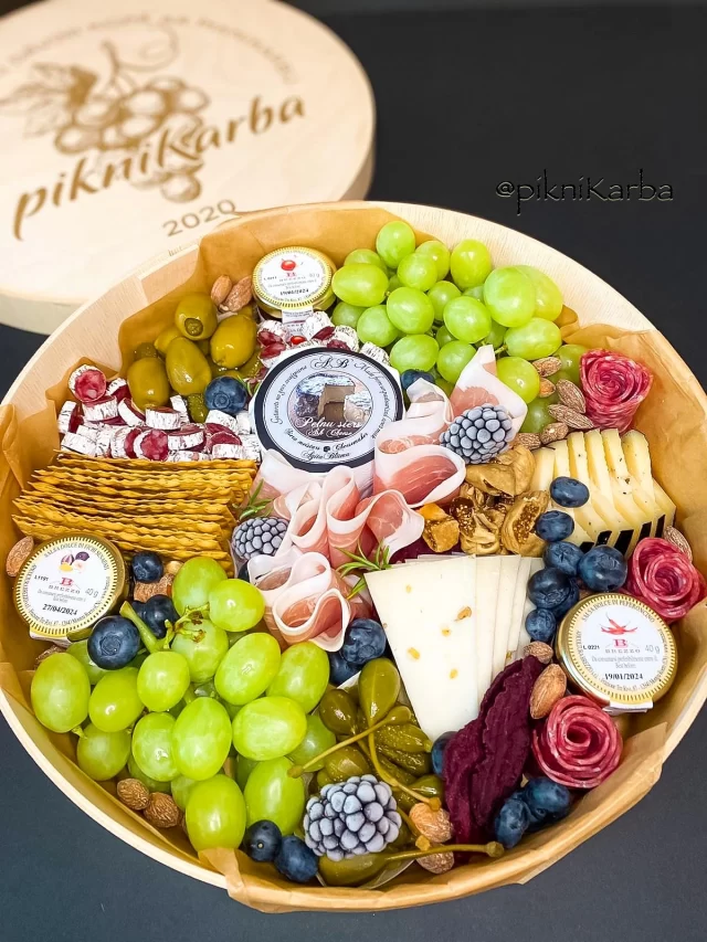 Mums ir lieliska ziņa☺️
Ierobežotā skaitā pieejama LUX pikniKarba ar Pelnu sieru🤩

Zvani un pasūti ☎️ 26336225

#piknikarba #lux #pelnusiers #uzkoda #dāvana #pārsteigums #fyp #piegādeuzmājām