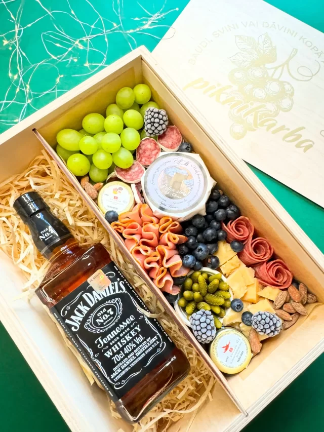 🎄 GLOW pikniKarba – svētku mirdzumam un priekam🌟
✨ GLOW pikniKarba lieliska dāvana, kas apvieno izsmalcinātu garšu. 
Vienuviet – gardas uzkodas, rūpīgi piemeklēts dzēriens un dabīgi grezns iesaiņojums, kas rada svētku sajūtu 🎁

Pārsteidz:
💫 kolēģus un sadarbības partnerus
💫 mīļos cilvēkus vai ģimeni
💫 sevi – jo arī Tu esi pelnījis svētkus ar garšu

Izvēlies savu GLOW pikniKarbu + dzērienu (vīnu, sidru vai bezalkoholisko dzērienu) un uzdāvini mirkli, kas paliek atmiņā🫶

📞 Pasūti: 26336225

#pikniKarba #Ziemassvētki #dāvana #pārsteigums #svētkuprieks #glow #foodbox #korporatīvāsdāvanas #dāvanas #svētkuidejas #piegade