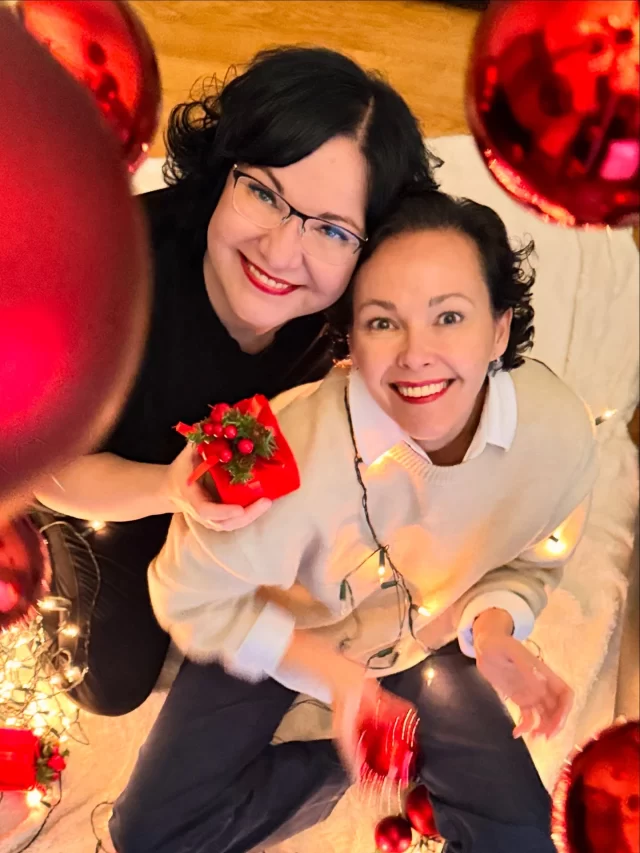 Tā ir LAIME — kopā strādāt, kopā atpūsties un kopā BŪT 🤍🤍🤍

Skaistus un mīļus svētkus✨🫶💫

#gimene #kopābūt #laimīgi #sisters