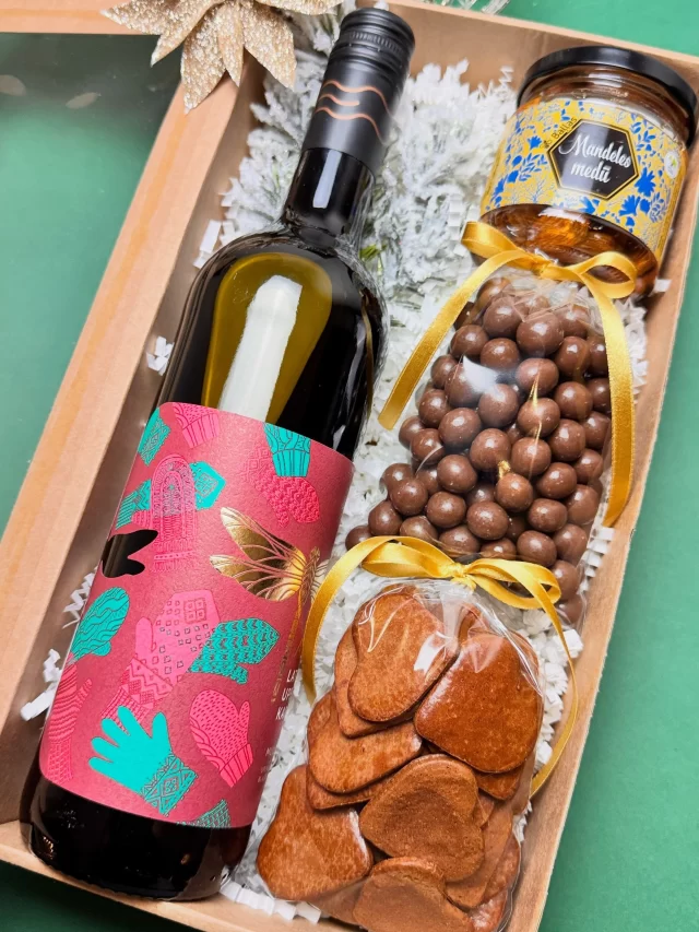 pikniKarba Ziemassvētku katalogs ir klāt! 🎁

Esam sarūpējušas skaistas un gardas dāvanas ar Latvijas ražotāju labumiem, gaumīgu noformējumu un, protams, mūsu rūpēm par katru detaļu. 🇱🇻✨

🎁 Dāvanas klientiem, partneriem un komandai
🎁 Personalizējams noformējums
🎁 Piegāde sarunātā vietā un laikā

💬 Ieraksti komentārā “KATALOGS” vai uzraksti mums privāti — nosūtīsim piedāvājumu.

📞 Inese +371 26336225
✉️ piknikarba@gmail.com

#piknikarba #ziemassvētkudāvanas #korporatīvāsdāvanas #dāvanasuzņēmumiem #ziemassvētki